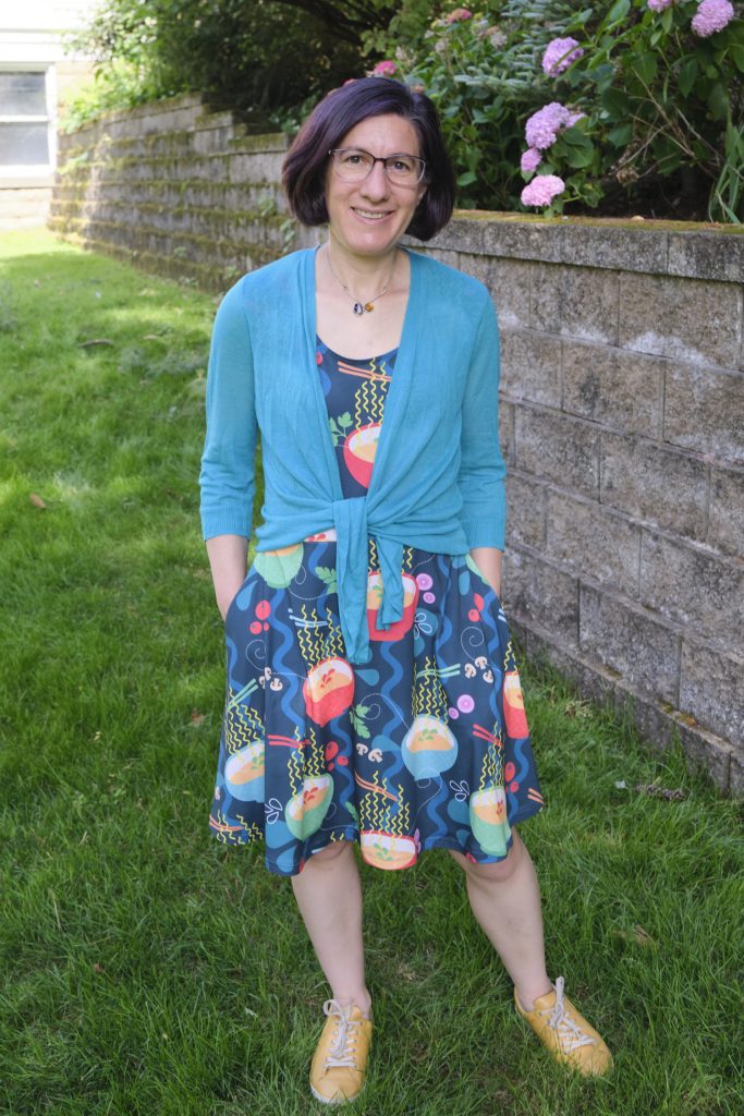 LuLaRoe Alana Sizing Review  Fit & feel of this all-new flounce top,  especially for plus-size! 